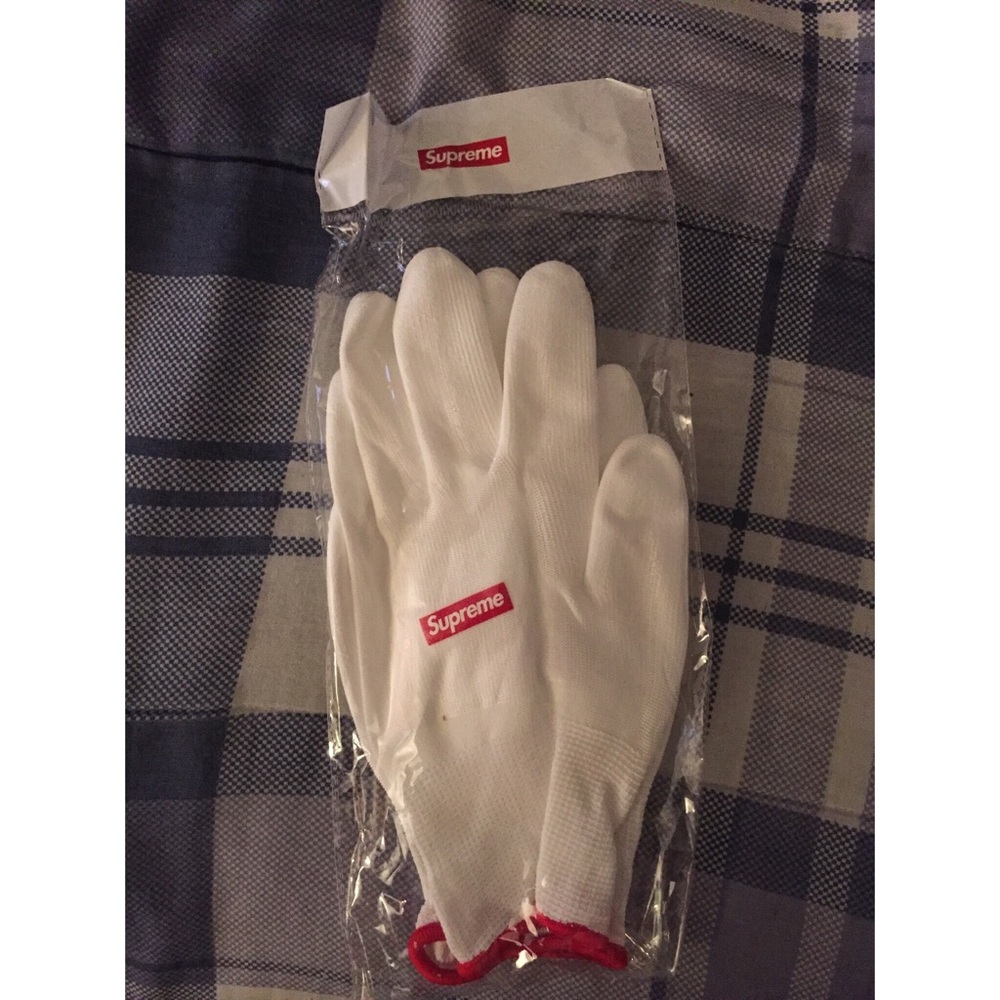 Supreme rubberized gloves
